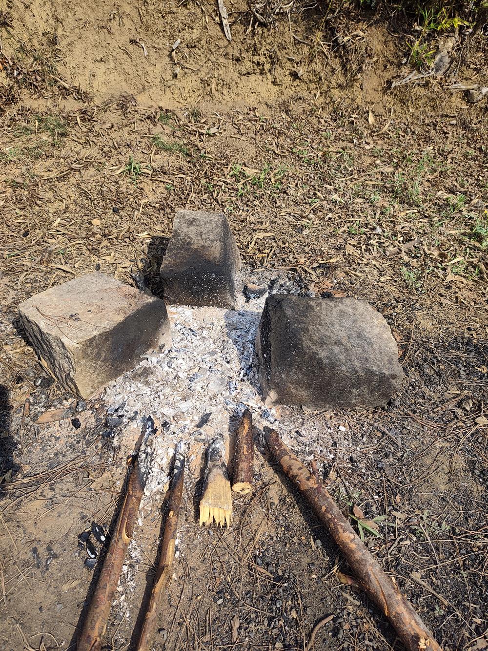 The three hearth stones of a fatana